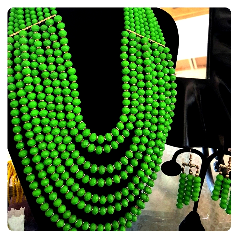 Green graduated strands necklace set